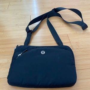 NWOT Lululemon crossbody purse.